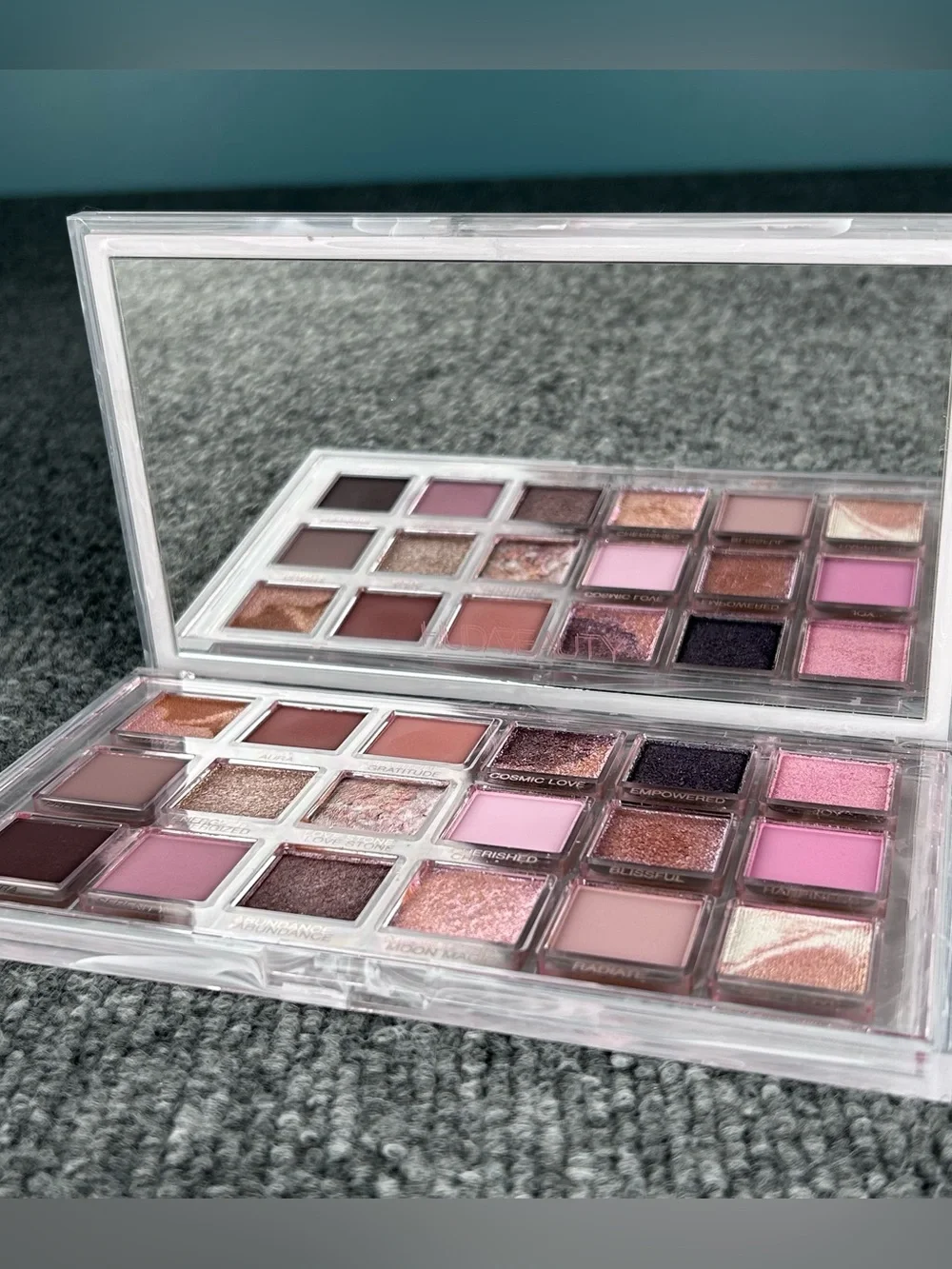 HUDA BEAUTY Rose Quartz 18 pan Glamorous Eyeshadow Palette ~ Matte/Shimmer NWOB